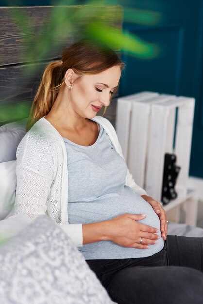 Когда начинает снижаться ХГЧ в организме беременной женщины?